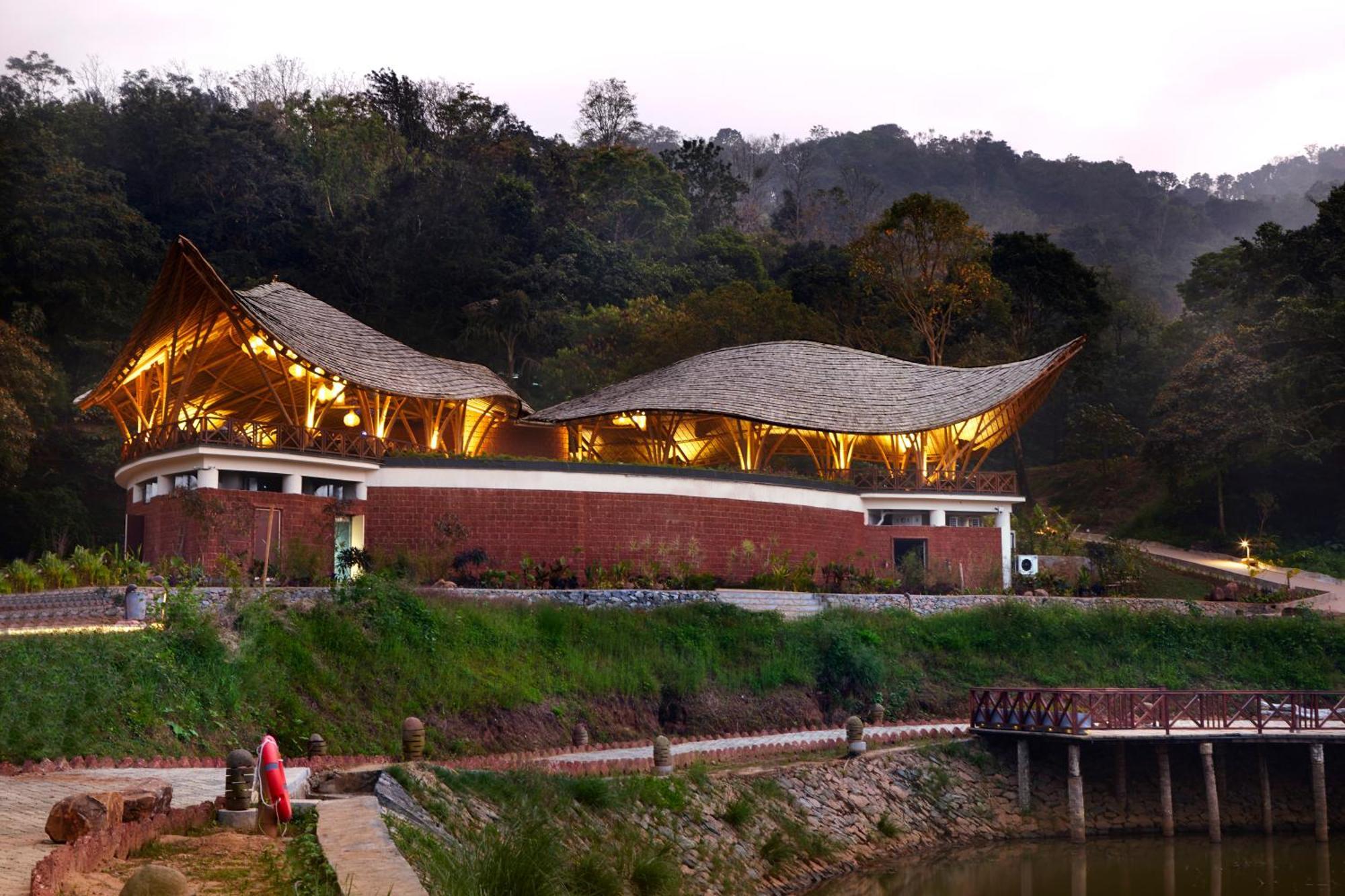 Timbertales Luxury Resort Coorg マディケーリ エクステリア 写真